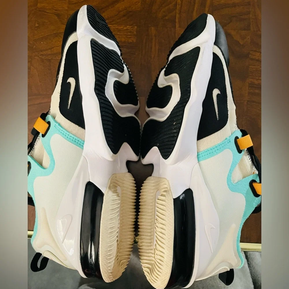 Nike Air Max Infinity
'Phantom' Clean shoe. Replacement box.
10.5 M - Picture 10 of 11